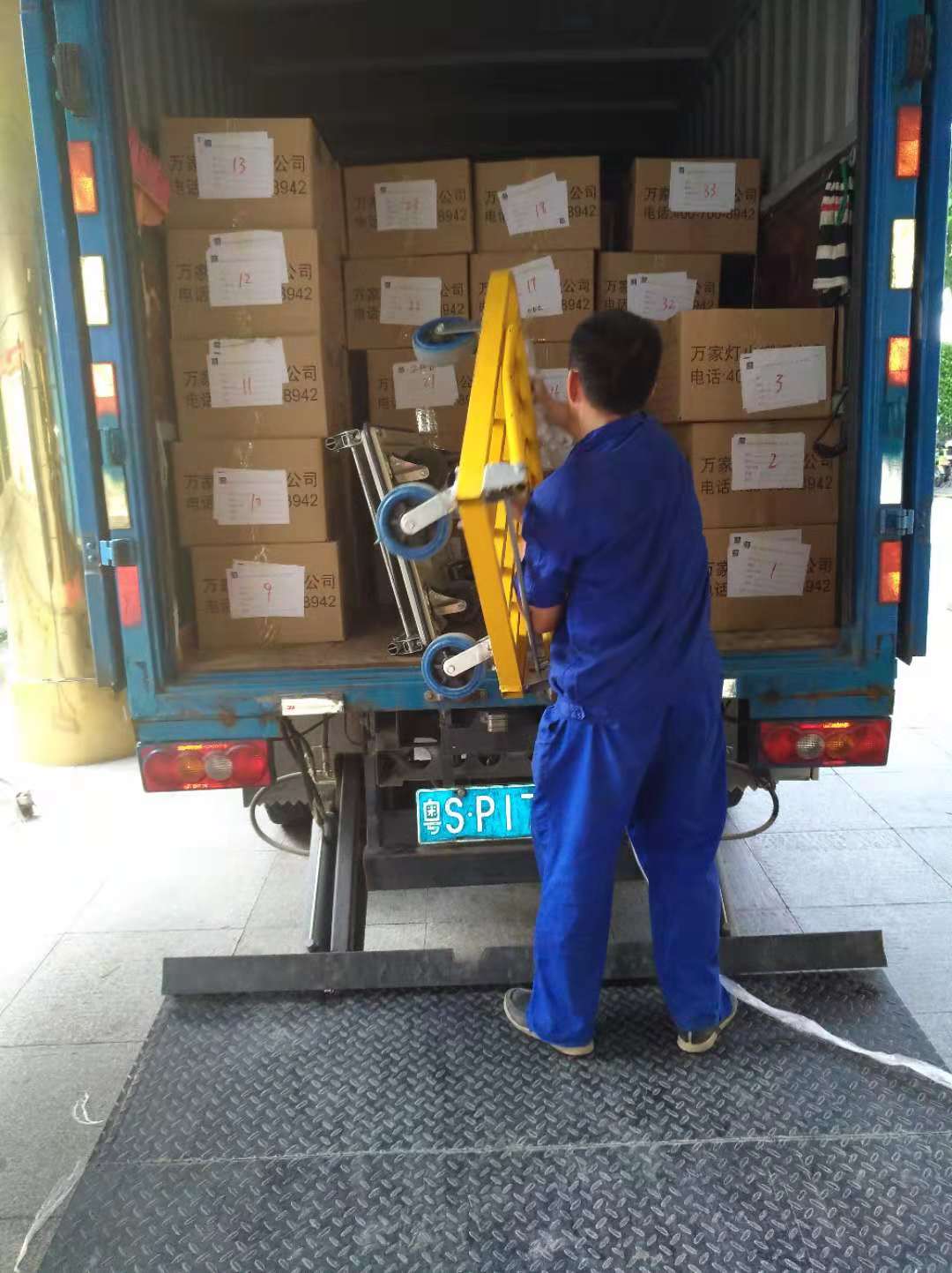  在深圳搬家怎么办，云顶国际yd888搬家公司告诉你！